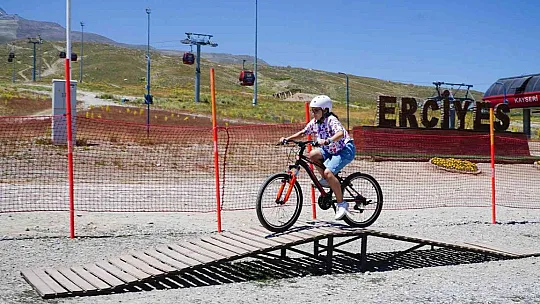 Şampiyon bisikletçiler Erciyes'te yetişecek