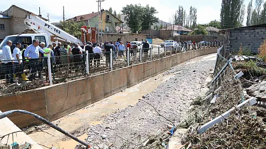 Büyükkılıç, sel vuran ilçede incelemelerde bulundu