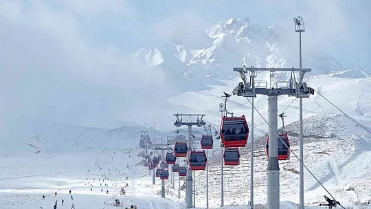 Kayakseverler Erciyes'e akın etti