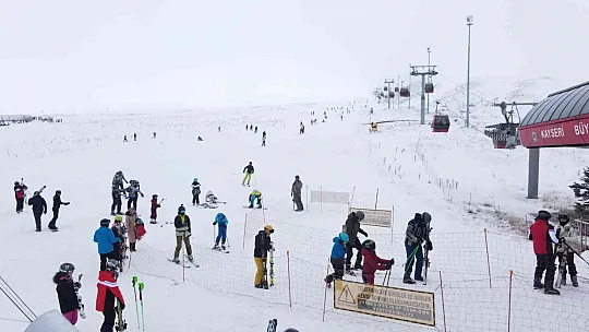 Kayakseverler Erciyes'e akın etti