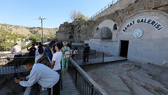 Sirk akrobatlarına tarihi Talas turu