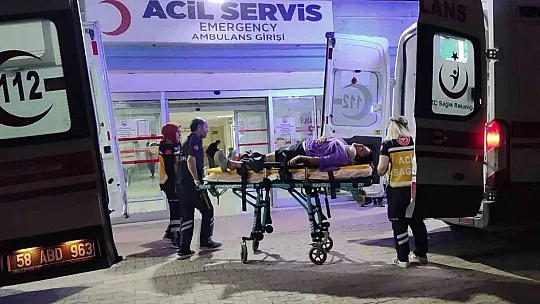 Sivas'ta iki otomobil çarpıştı: 2'si çocuk 7 yaralı