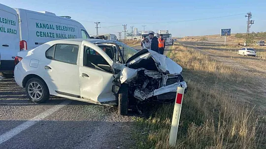 Sivas'ta otomobiller çarpıştı: 1 ölü 4 yaralı