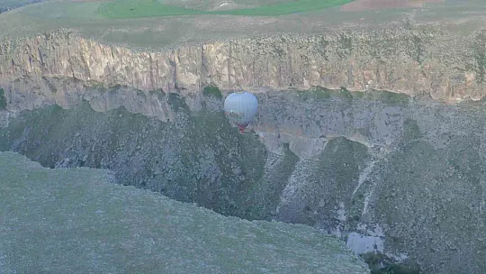 Türk bayrağı ile havalandı...