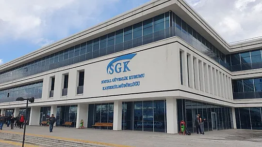 Sosyal Güvenlik Kurumu'nun önü boş kaldı