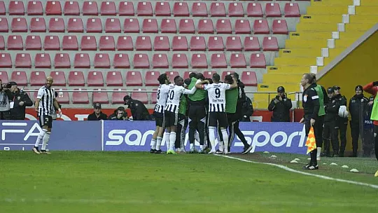 Spor Toto Süper Lig: Kayserispor: 0 - Beşiktaş: 2 (İlk yarı)