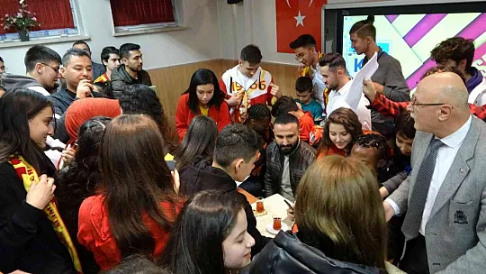 Stadyuma değil, okula geldiler