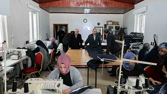 Depremzedelere Talas'tan uyku tulumu
