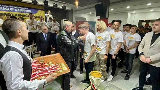 Şampiyonluğu kutladılar... 'Hikayeyi tamamladık'