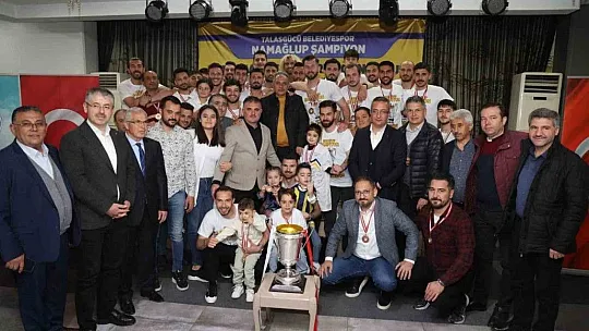Şampiyonluğu kutladılar... 'Hikayeyi tamamladık'