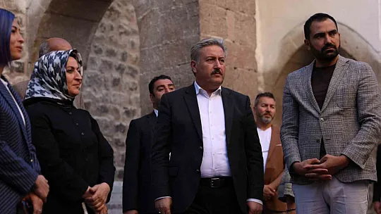 Kayseri'de eşine köşk yaptırdı