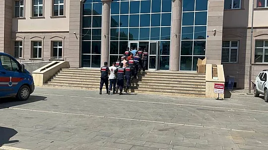 TCDD'den kablo çalan hırsızlara suçüstü