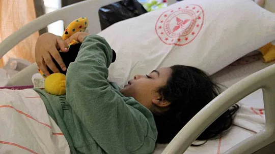 Tedavi gören depremzede anne: 'Sağlıkçılar dondu, ama bizi hiç bırakmadılar'