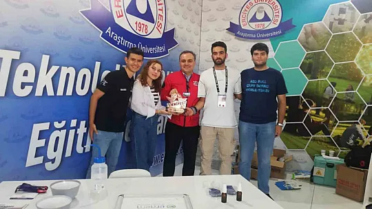 Ankara'da ERÜ standına yoğun ilgi
