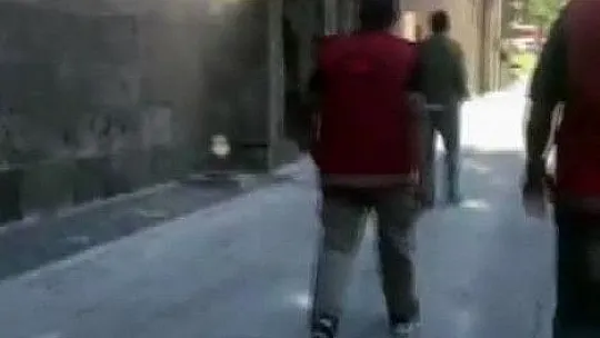 Polis uyuşturucu bulunduran şahsı bakın nasıl yakaladı