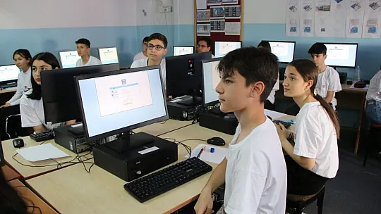 İl Millî Eğitim Müdürü Bahameddin Karaköseden öğrencilere: Heyecanınız yüzlerinizden okunuyor...