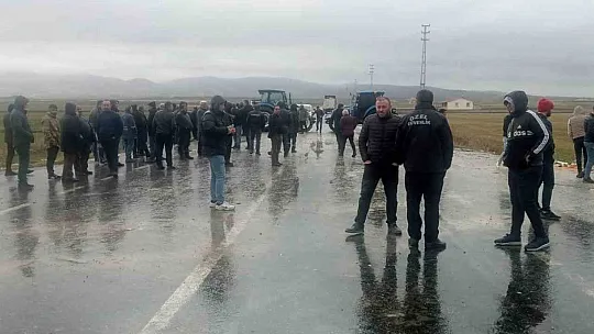 Tırla kamyonet çarpıştı: 1 Ölü