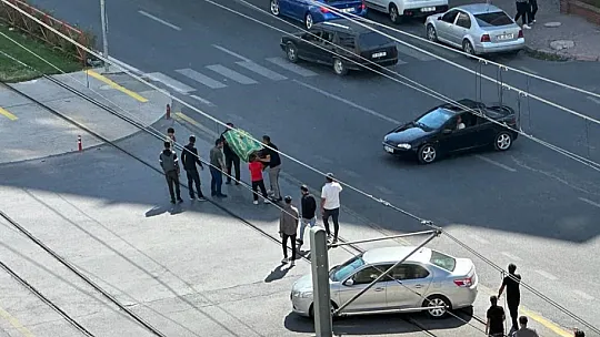 Acılı aileden tabutlu tepki