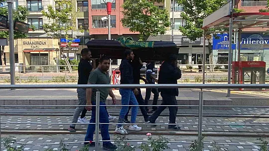 Acılı aileden tabutlu tepki