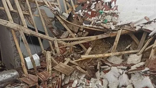 Patlamayla ev harabeye döndü: 1 ölü, 2 yaralı!