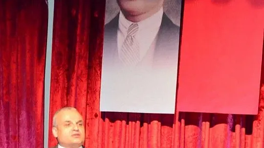 Türk Dünyası Aşık Edebiyatı'na Hizmet Ödülü Prof. Dr. Durbilmez'e