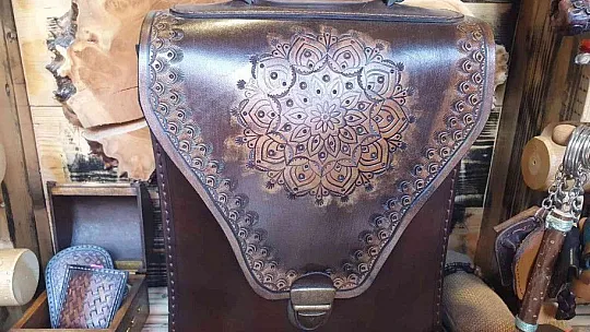 Türk tarihini eserleri ile yaşatıyor