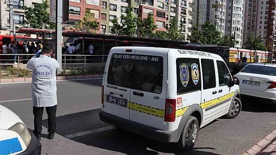 15 yaşındaki çocuk tramvay altında kaldı