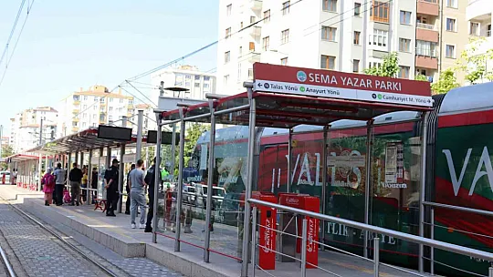15 yaşındaki çocuk tramvay altında kaldı