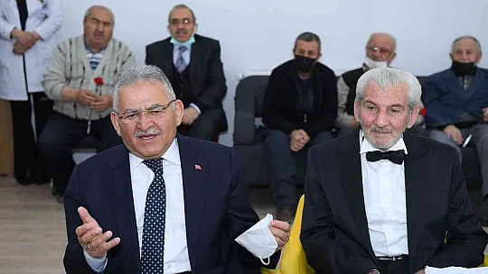 Ulu Çınarlar, Dünya Yaşlılar Günü'nde tiyatro ve konserle buluşacak