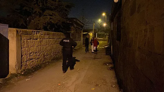 Vahşet! Eşi ve çocuğunun bulunduğu evini ateşe verdi!