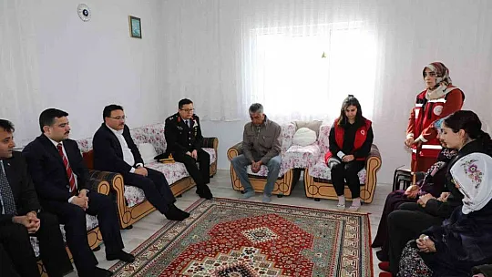Vali Çiçek şehit ailesine 'Şehadet Beratını' takdim etti
