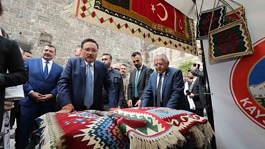 Teşekkür etti...