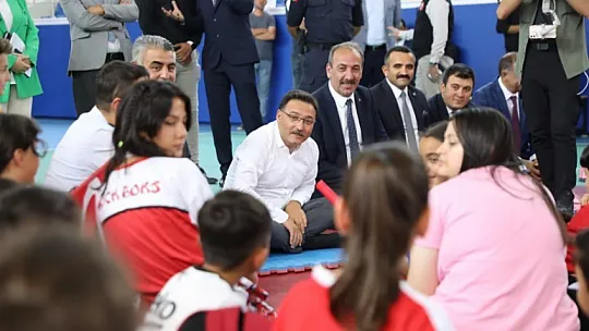 Vali Çiçek Tomarza'da