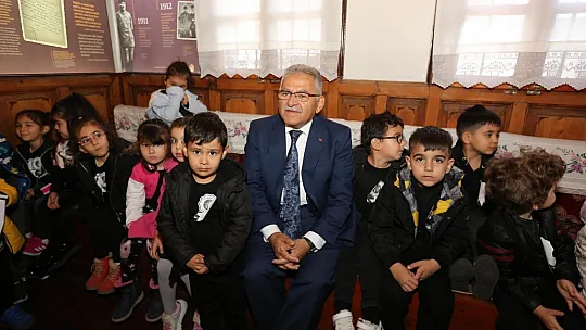 Vali Çiçek ve Başkan Büyükkılıç'tan Atatürk evine ziyaret