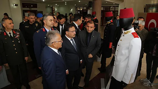 Vali Çiçek ve Başkan Büyükkılıç'tan Atatürk evine ziyaret
