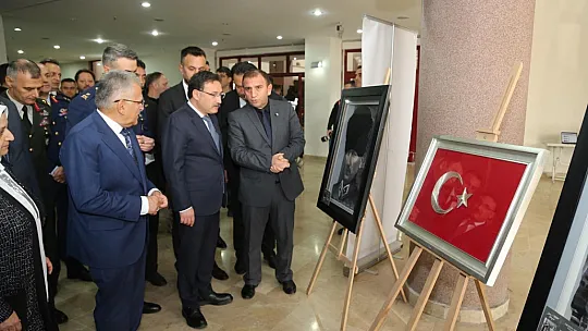 Vali Çiçek ve Başkan Büyükkılıç'tan Atatürk evine ziyaret