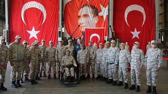 Bir günlüğüne asker oldular