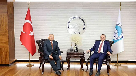 Eski Bakan'dan Kayseri ziyareti: Gecekondusu olmayan nadir şehirlerden birisi Kayseri'dir!