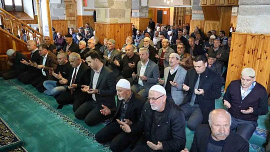 Depremde hayatını kaybedenler için Mevlid okundu