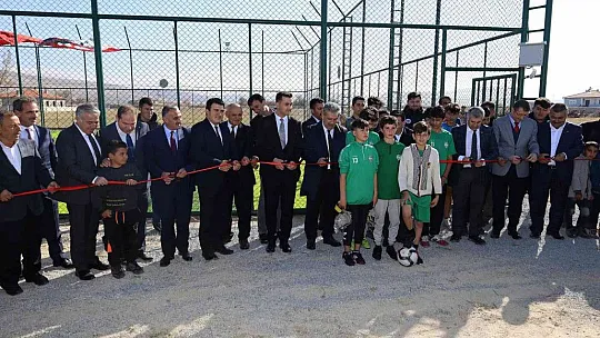 Bulut ailesinin desteğiyle ilkokul, halı saha ve kadın kooperatifi açıldı