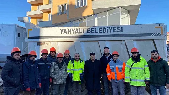 Yahyalı'dan Kahramanmaraş'a hafriyat temizliği için 24 kamyon desteği