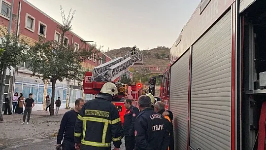 Yangın iş yerini küle çevirdi