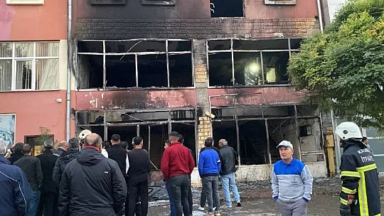 Yangın iş yerini küle çevirdi