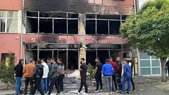 Yangın iş yerini küle çevirdi