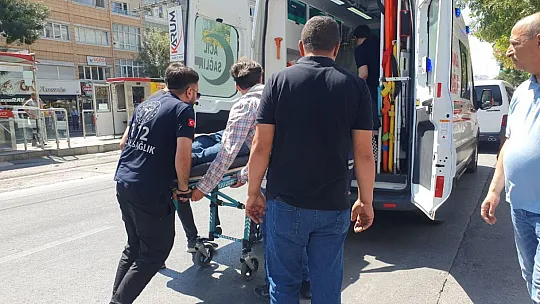 Yolda yürürken yere yığıldı!