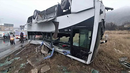 İşçi servisi takla attı: 1'i ağır 22 yaralı var