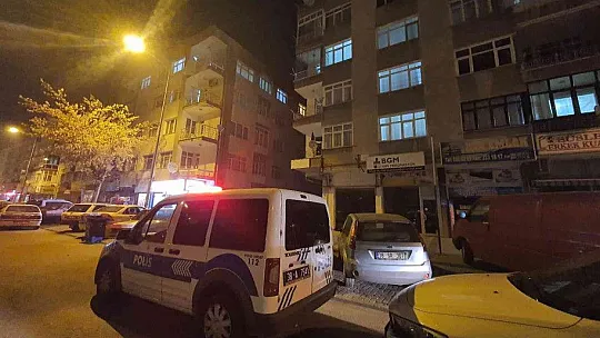 Annesini ölü buldu