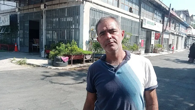 Kiralık ev bulamadı, çareyi dükkana yerleşmekte buldu