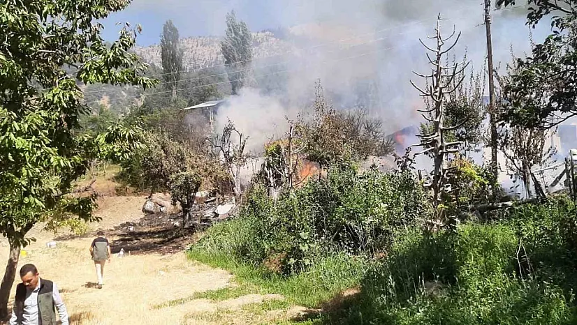 Adana'da ev yangınına havadan müdahale