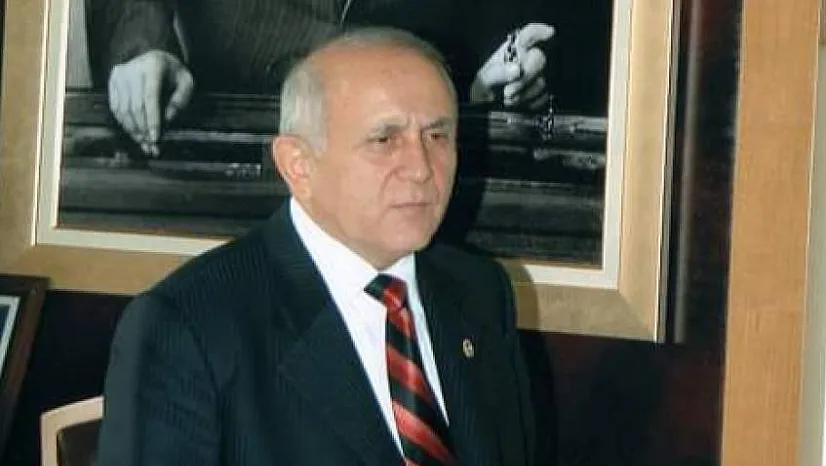 AK Parti'li Burhan Kuzu tweet atarken bakın ne içiyormuş!